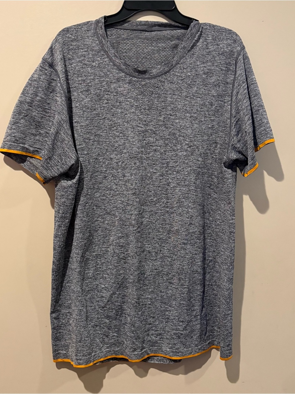 lululemon athletica Heather Gray orange trim Short Sleeve Tee size XL